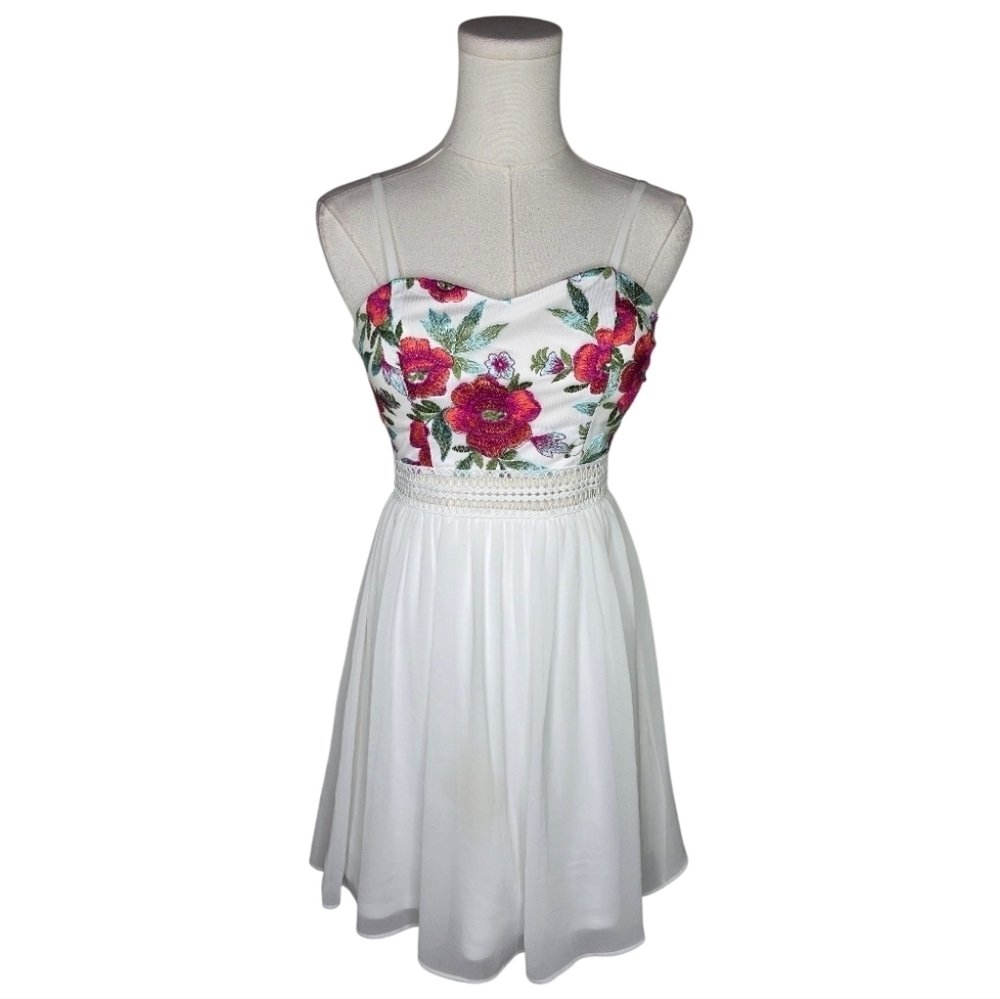 I.N. San Francisco White Floral Embroidered Fit & Flare Mini Dress Size 3